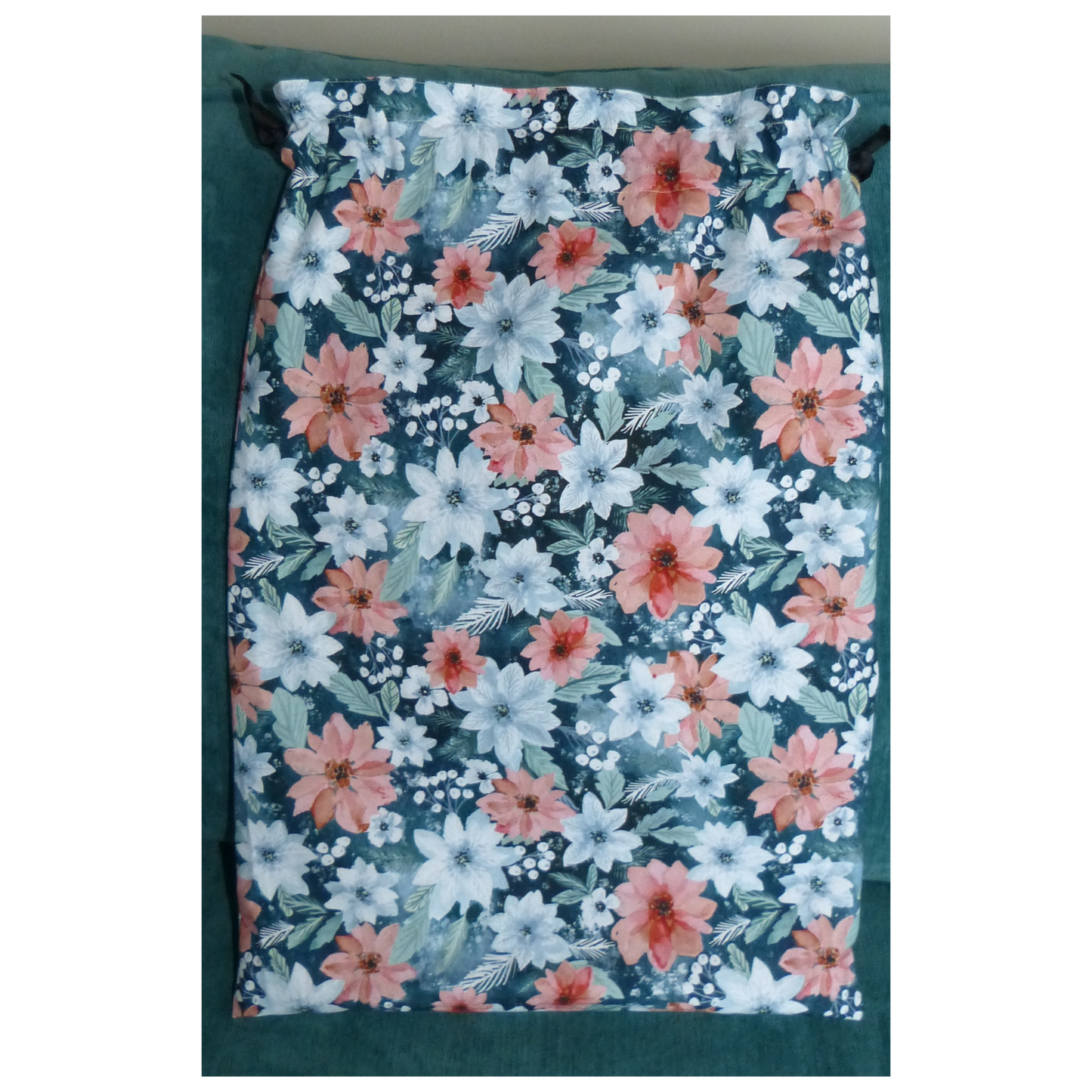 Lined Fabric Gift Bag – Light Poinsettias (Large)