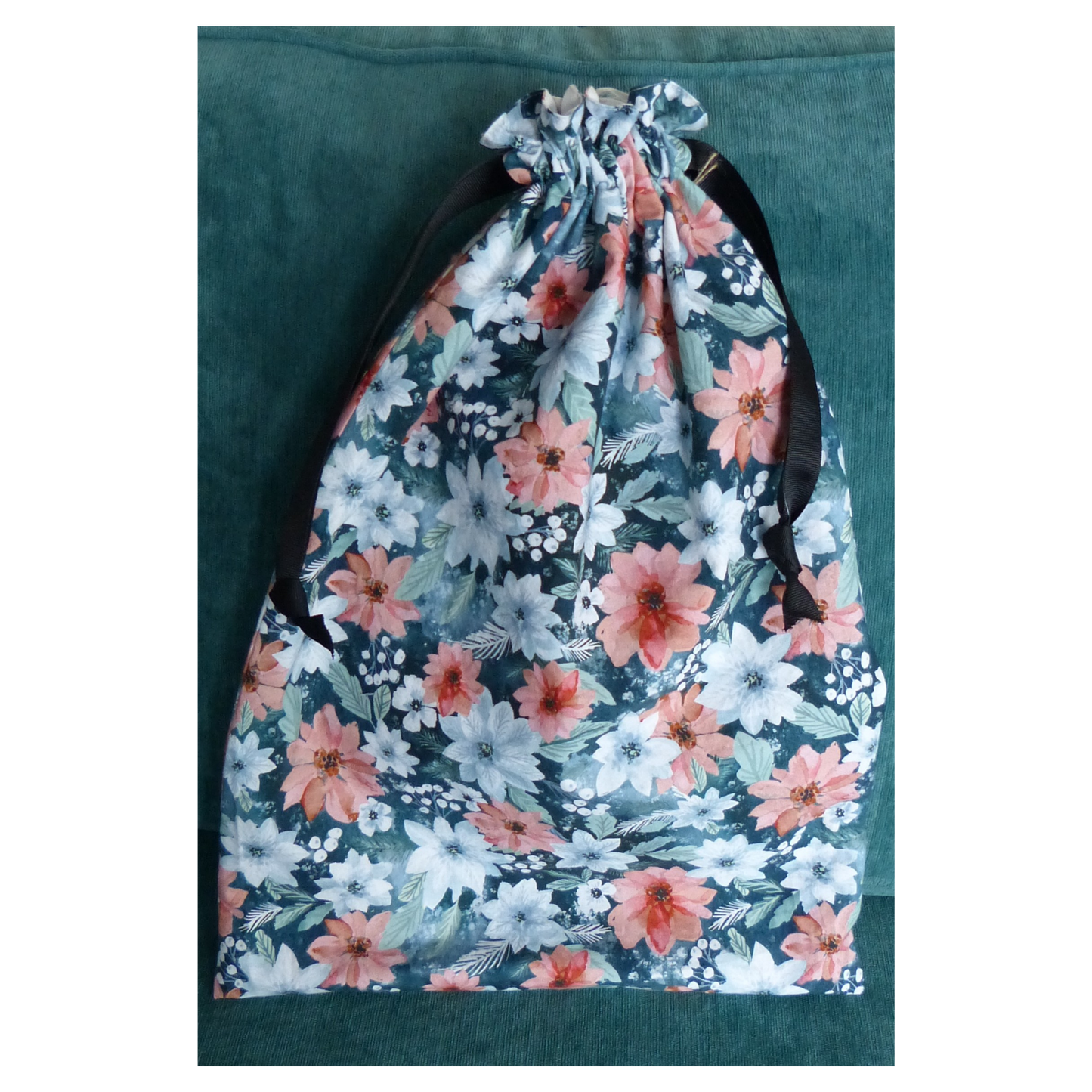 Lined Fabric Gift Bag – Light Poinsettias (Large)