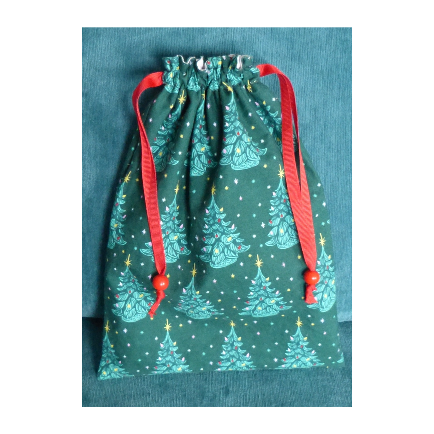 Lined Fabric Gift Bag – Classic Christmas Tree Print (Medium)