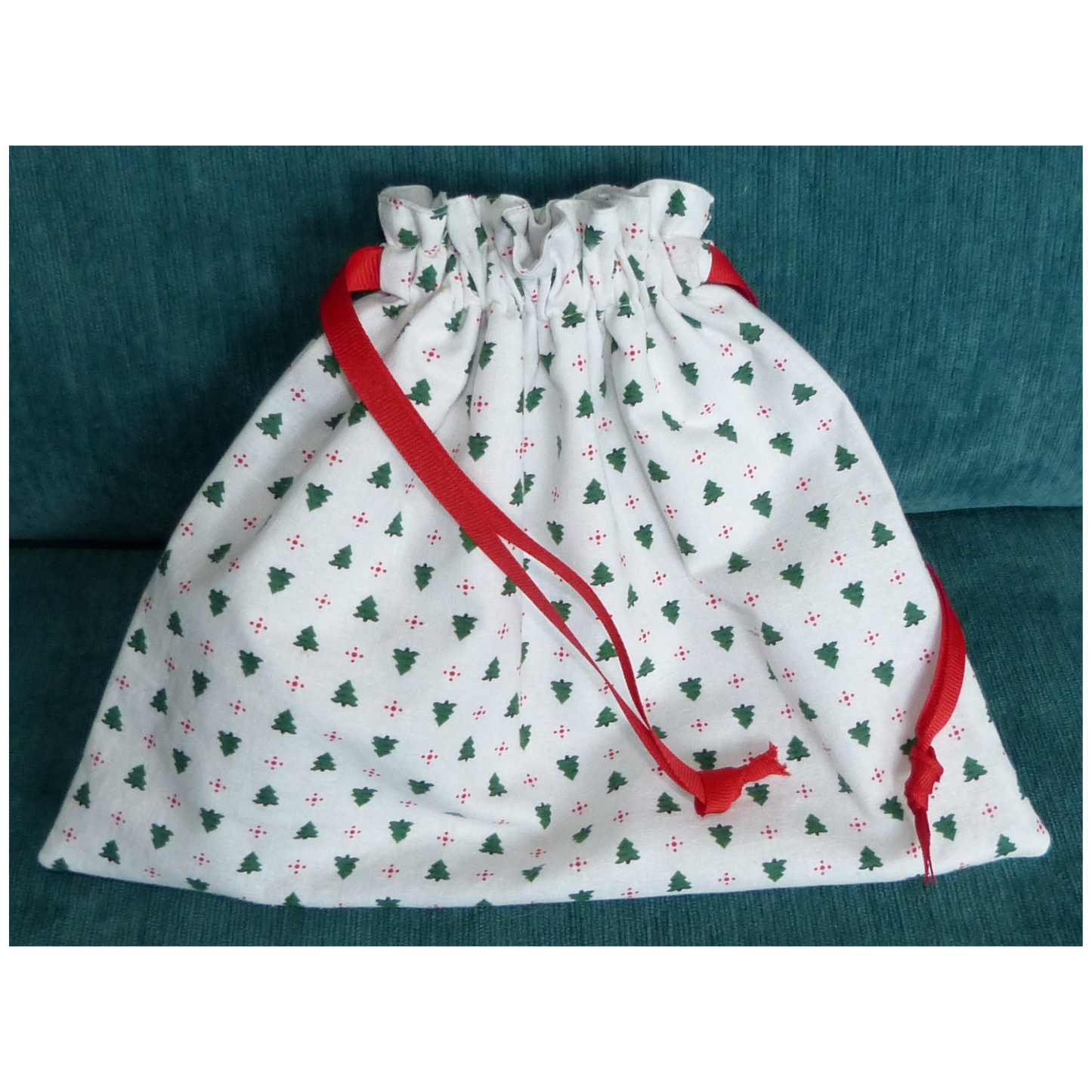 Lined Fabric Gift Bag – Tiny Christmas Tree Print (Small)