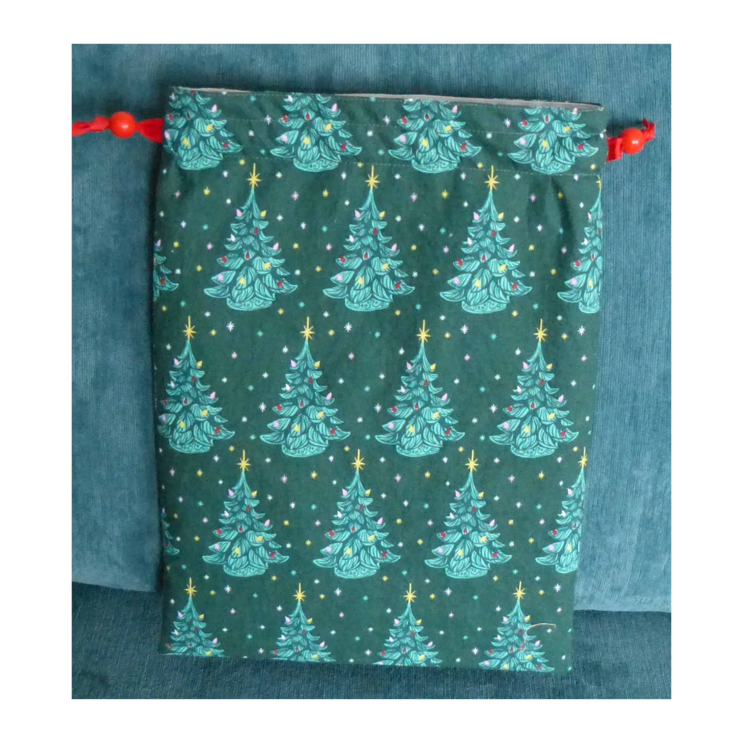 Lined Fabric Gift Bag – Classic Christmas Tree Print (Medium)
