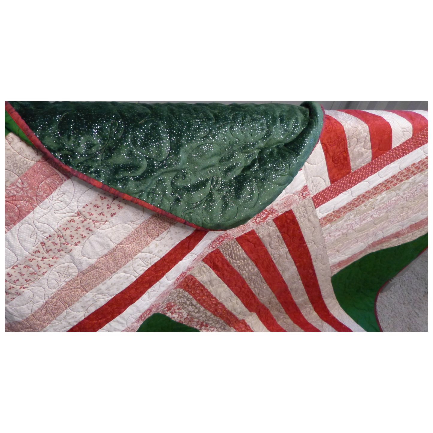 Floral Christmas Quilt – Sparkly Minky Backing